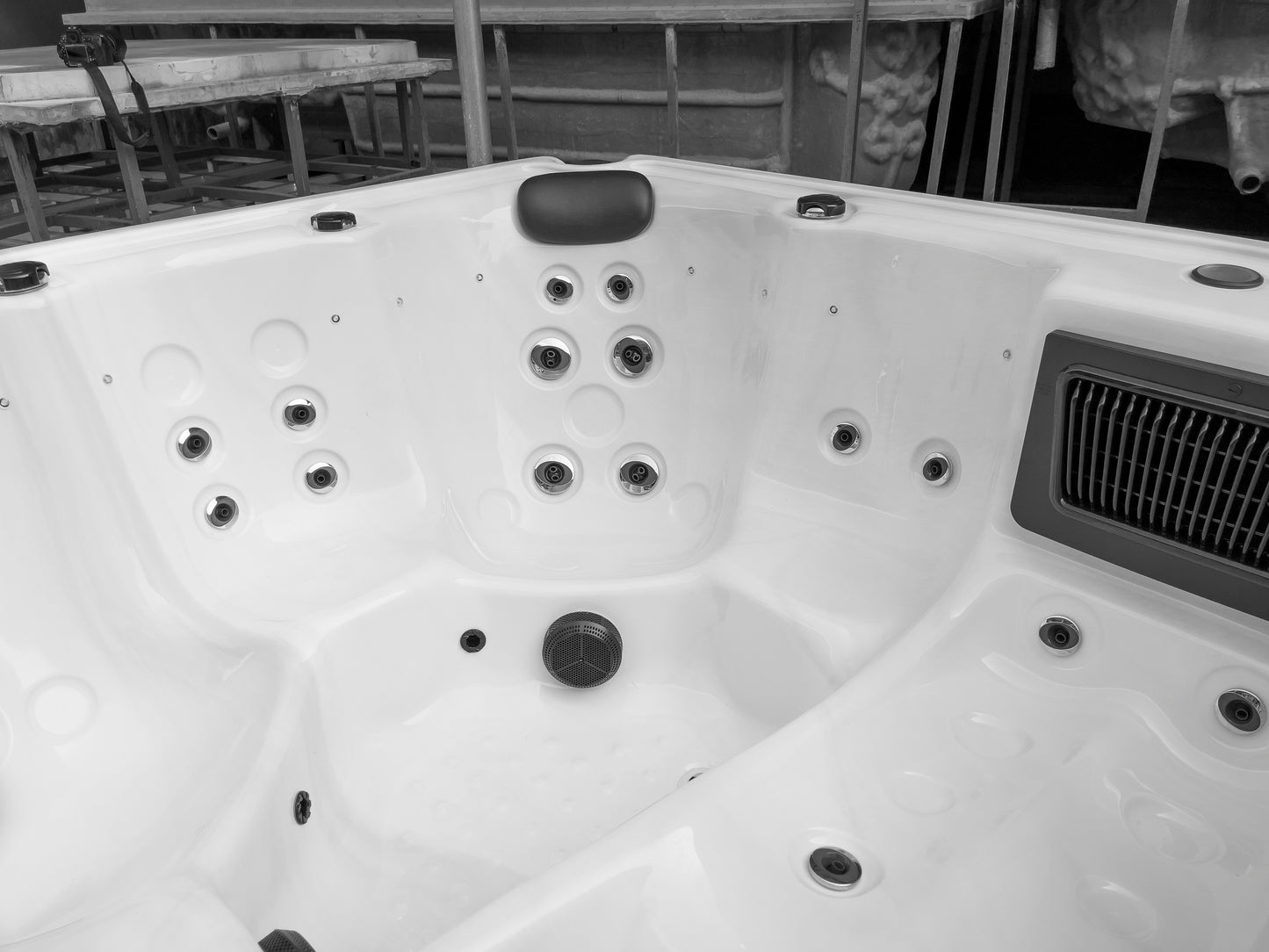 Monarch Plug & Play Hot Tub | 6 Persons | Hot Tub Suppliers