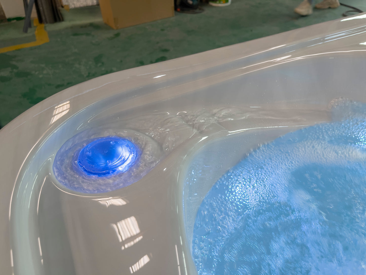 Zeus Pro Plug & Play Hot Tub | 3 Persons | Hot Tub Suppliers