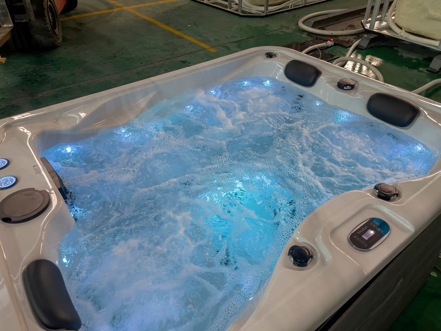 Zeus Pro Plug & Play Hot Tub | 3 Persons | Hot Tub Suppliers
