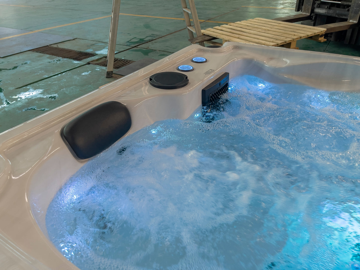 Zeus Pro Plug & Play Hot Tub | 3 Persons | Hot Tub Suppliers
